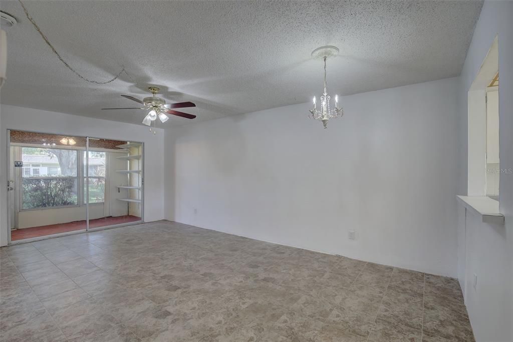 For Sale: $129,000 (2 beds, 1 baths, 805 Square Feet)