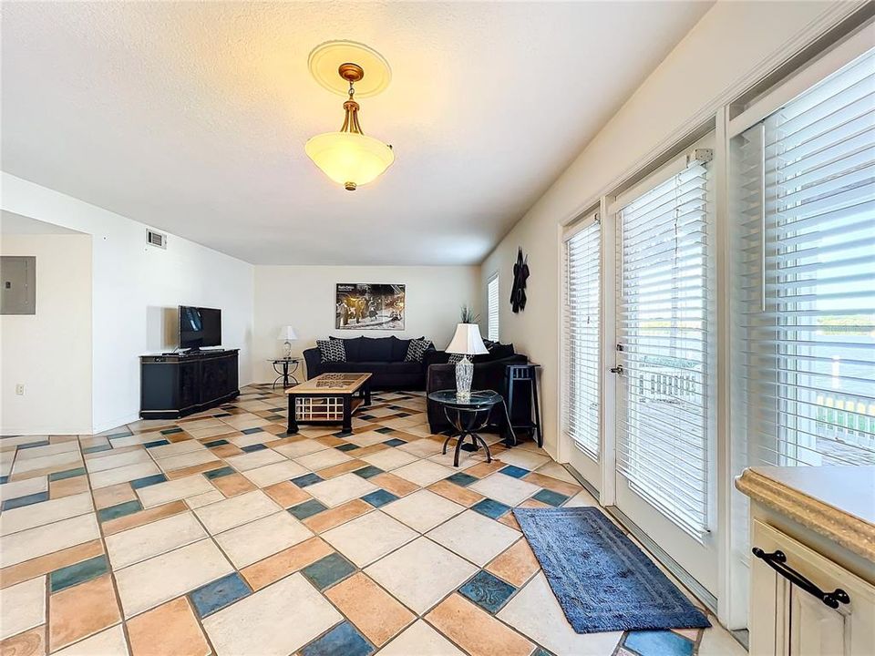 For Sale: $479,000 (2 beds, 2 baths, 1018 Square Feet)