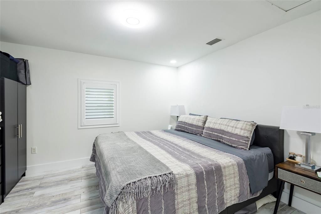 Active With Contract: $329,000 (2 beds, 1 baths, 1048 Square Feet)