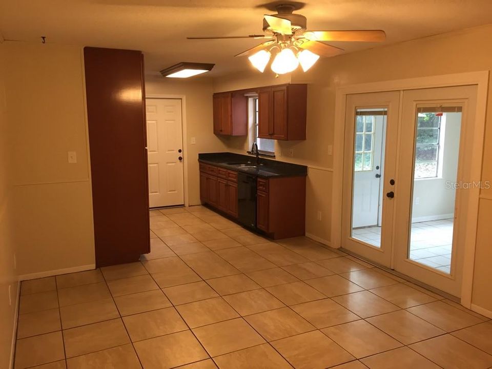 Active With Contract: $1,925 (3 beds, 2 baths, 1520 Square Feet)