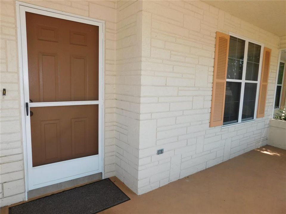 For Sale: $179,900 (2 beds, 2 baths, 1083 Square Feet)