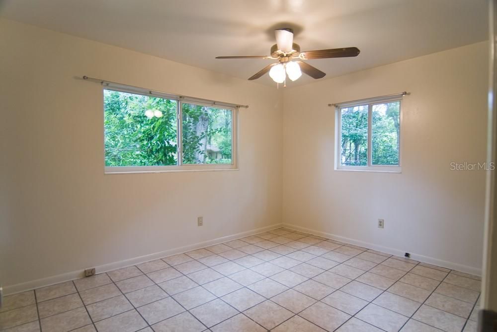 Active With Contract: $1,600 (3 beds, 2 baths, 1025 Square Feet)