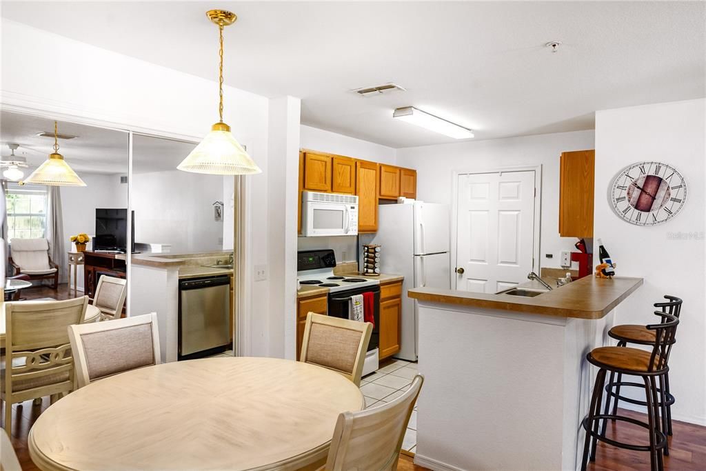 For Sale: $225,000 (2 beds, 2 baths, 1000 Square Feet)