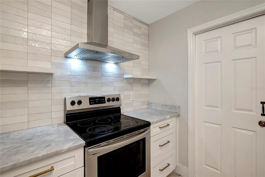 Active With Contract: $349,000 (2 beds, 2 baths, 1152 Square Feet)