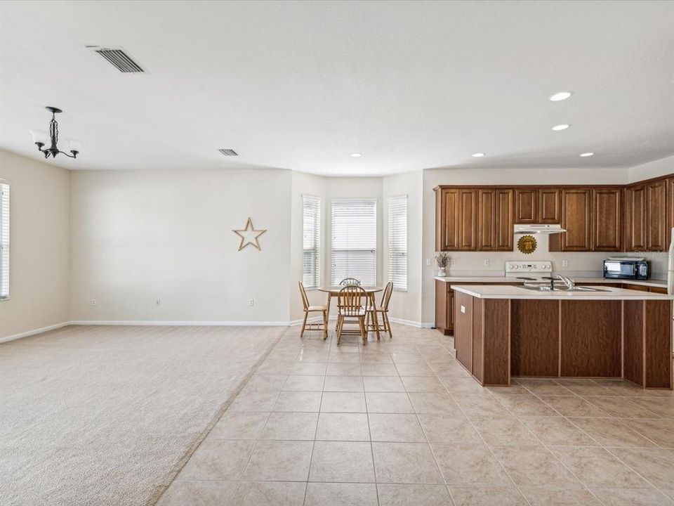 Active With Contract: $425,000 (4 beds, 3 baths, 2514 Square Feet)