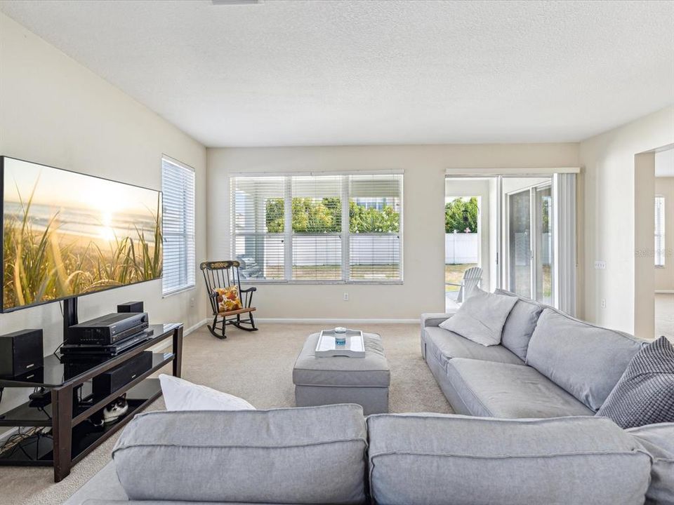 Active With Contract: $425,000 (4 beds, 3 baths, 2514 Square Feet)