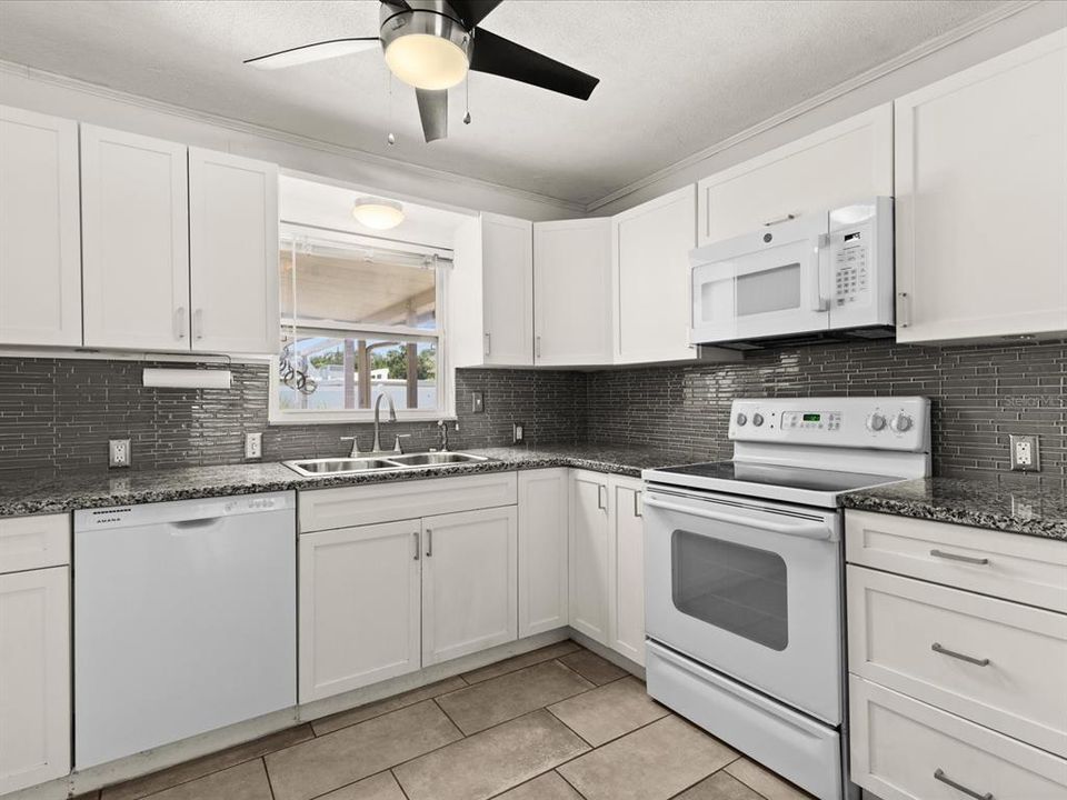 For Sale: $389,000 (3 beds, 1 baths, 1245 Square Feet)