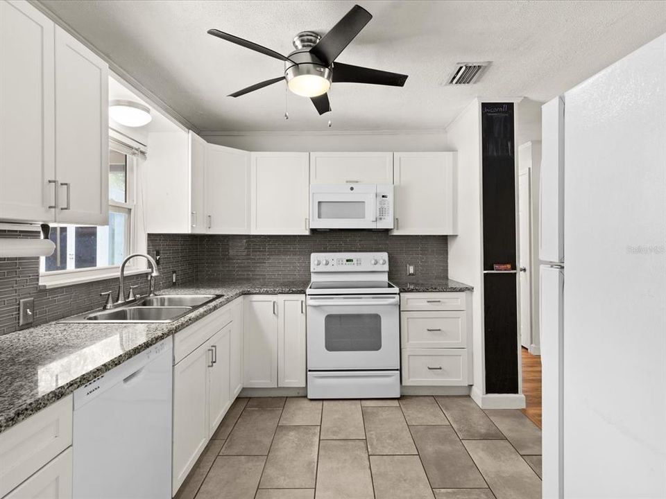 For Sale: $389,000 (3 beds, 1 baths, 1245 Square Feet)