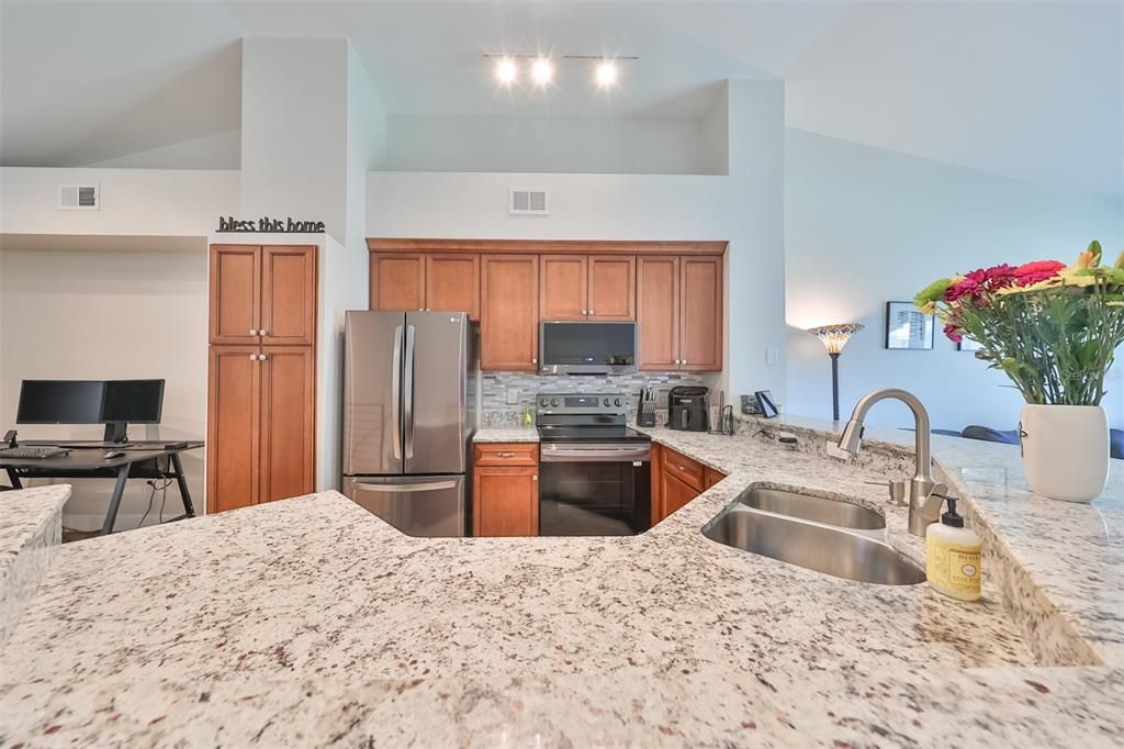 For Sale: $449,000 (1 beds, 1 baths, 815 Square Feet)