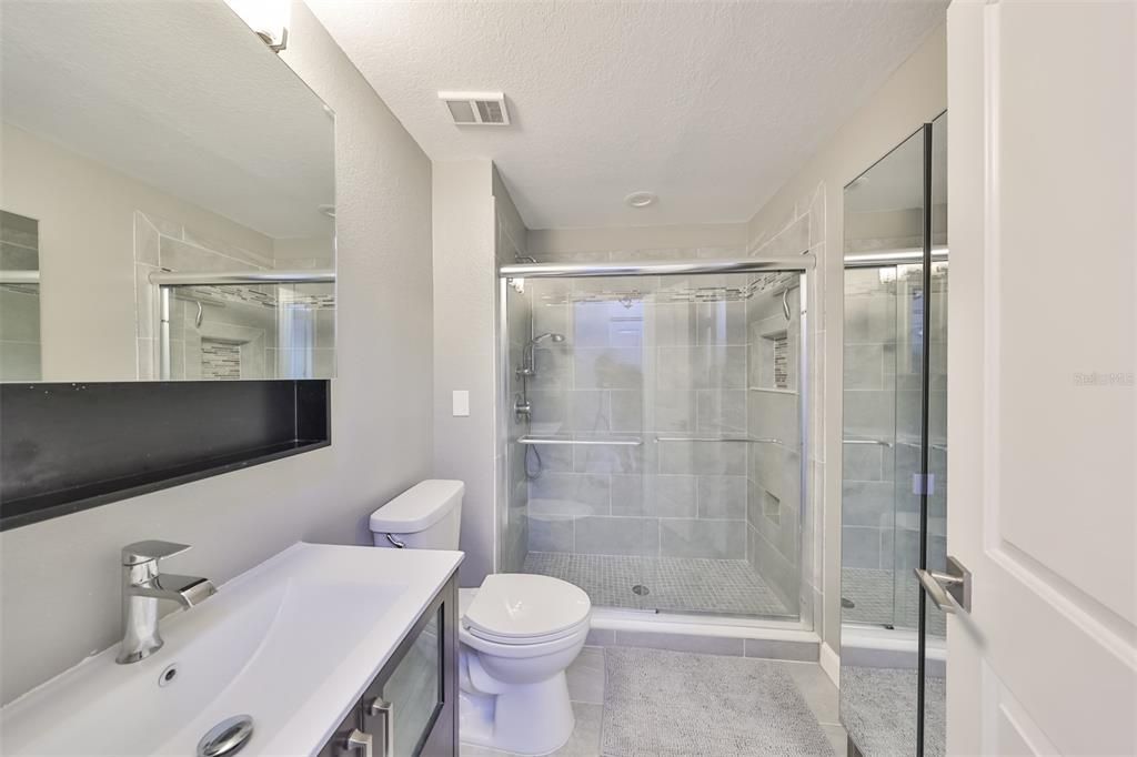 For Sale: $449,000 (1 beds, 1 baths, 815 Square Feet)