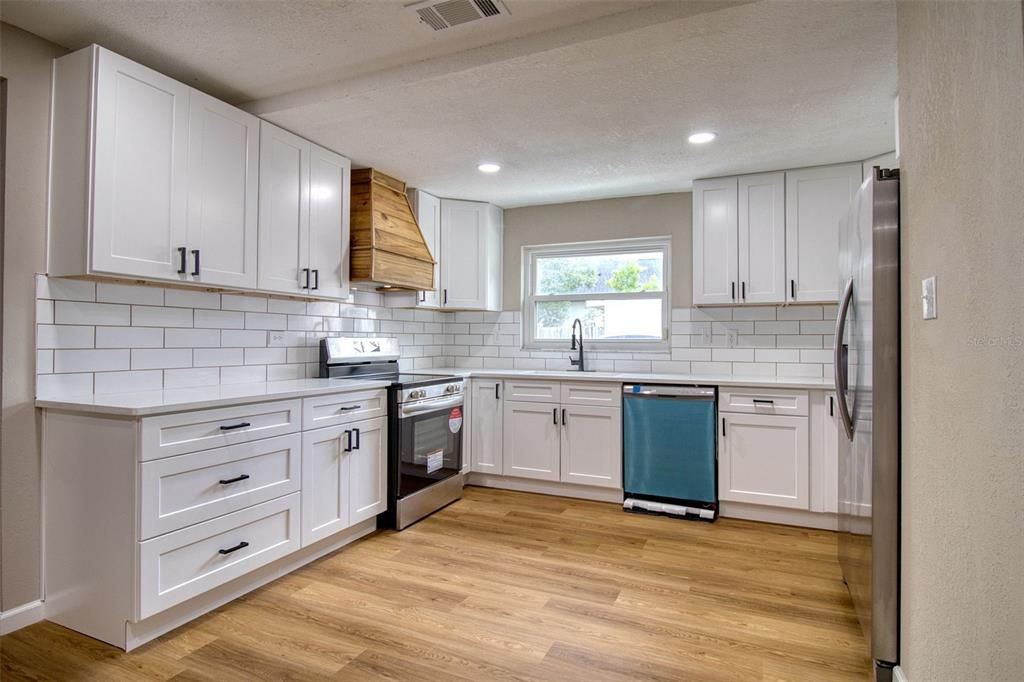 Range Hood matches Floor!