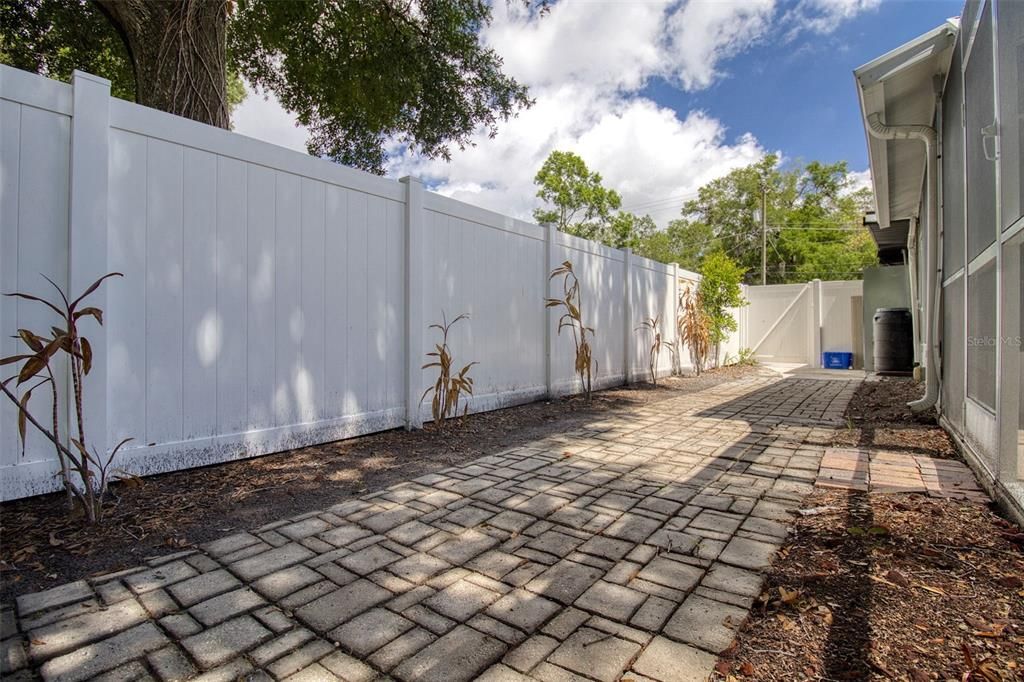 Extra Parking on Side behind Gate