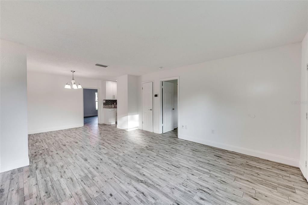Active With Contract: $350,000 (4 beds, 2 baths, 1381 Square Feet)