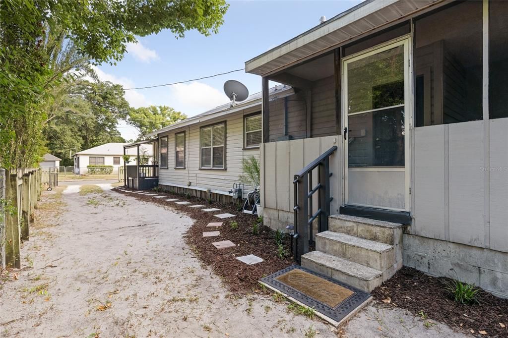 For Sale: $349,900 (3 beds, 2 baths, 1434 Square Feet)