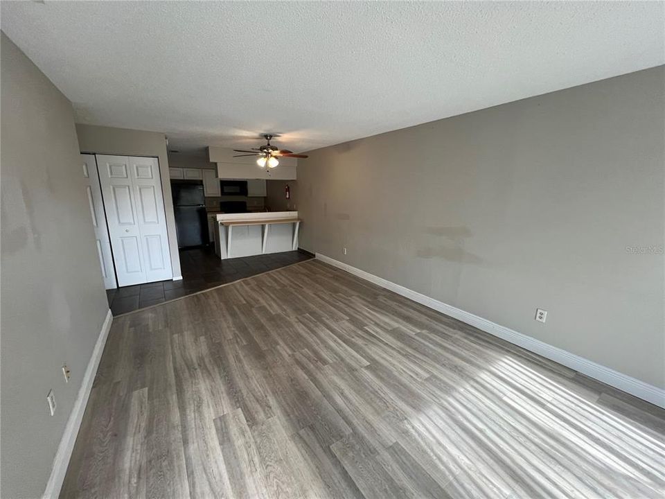 For Rent: $1,300 (2 beds, 2 baths, 880 Square Feet)