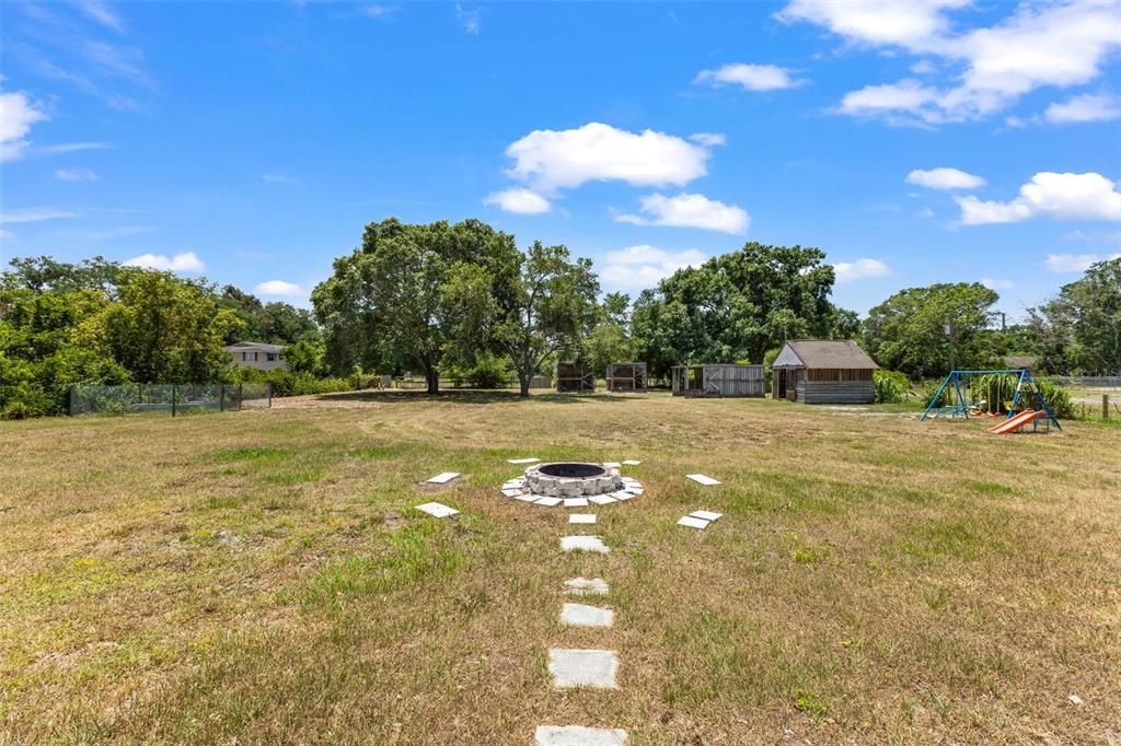 For Sale: $850,000 (5 beds, 2 baths, 3066 Square Feet)