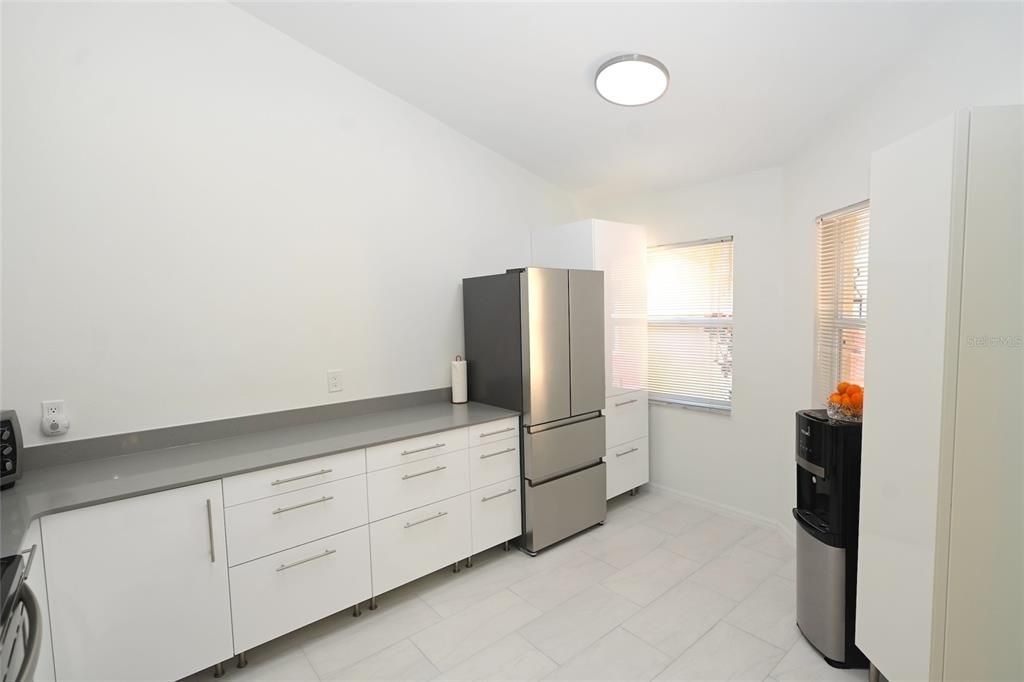 For Sale: $423,000 (2 beds, 2 baths, 1090 Square Feet)