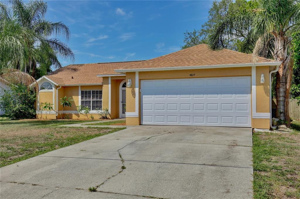 Active With Contract: $330,000 (3 beds, 2 baths, 1547 Square Feet)