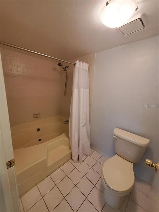 For Sale: $218,000 (2 beds, 2 baths, 932 Square Feet)