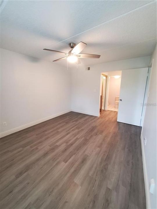 For Sale: $218,000 (2 beds, 2 baths, 932 Square Feet)