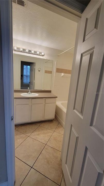 For Rent: $1,355 (1 beds, 1 baths, 768 Square Feet)