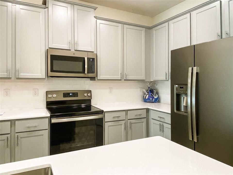 Active With Contract: $2,150 (3 beds, 2 baths, 1300 Square Feet)