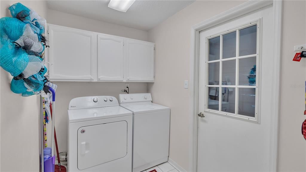 For Sale: $279,900 (2 beds, 2 baths, 1376 Square Feet)