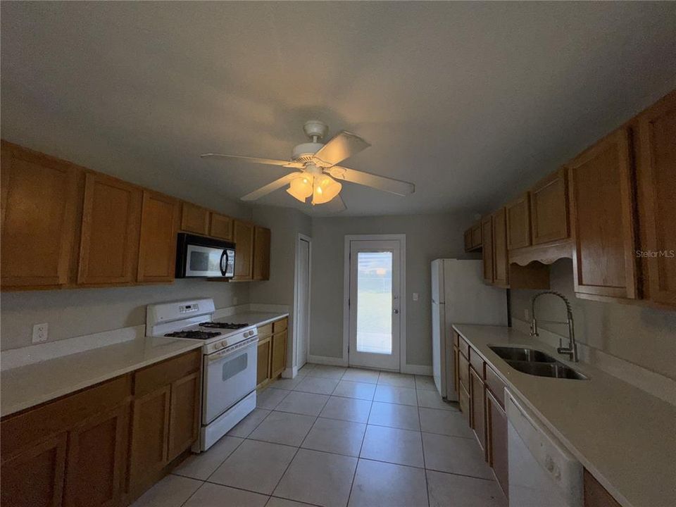 For Rent: $1,585 (2 beds, 2 baths, 1100 Square Feet)