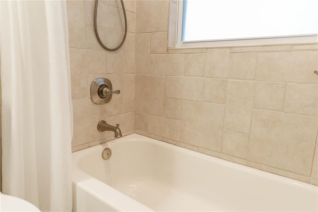 Hall Bathroom Tub & Shower