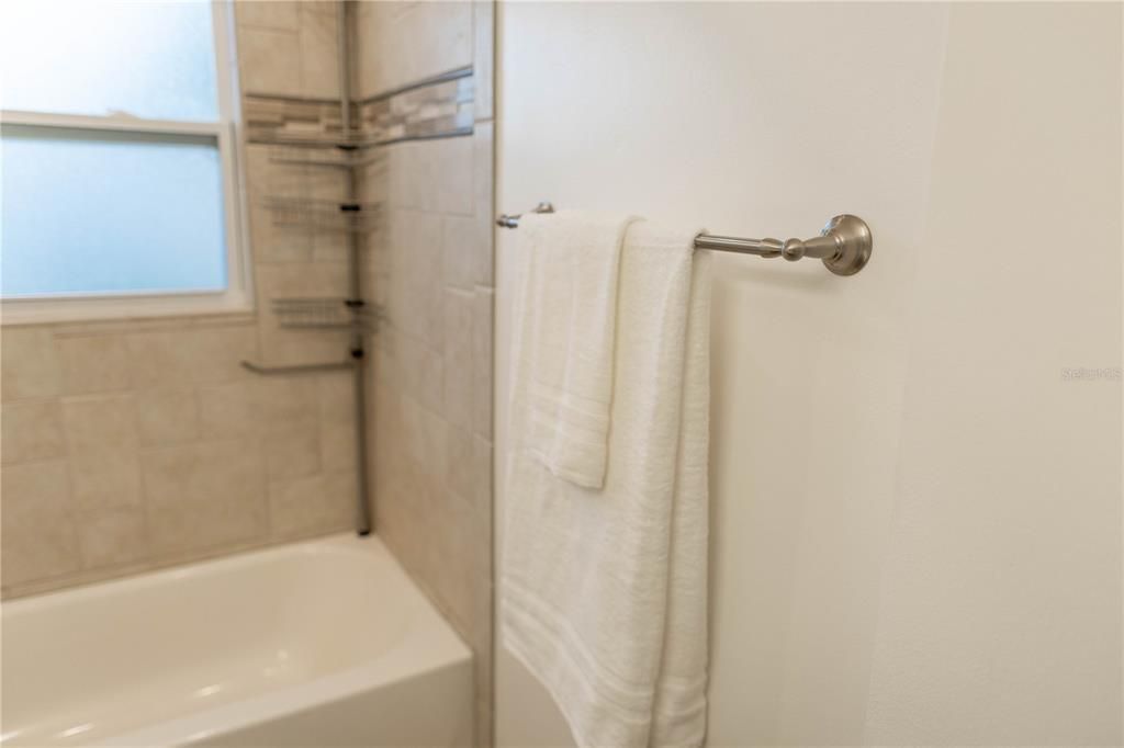 For Sale: $549,900 (3 beds, 2 baths, 1256 Square Feet)