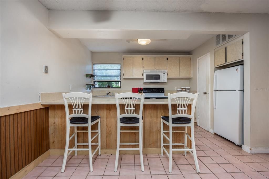 For Sale: $95,000 (2 beds, 1 baths, 876 Square Feet)