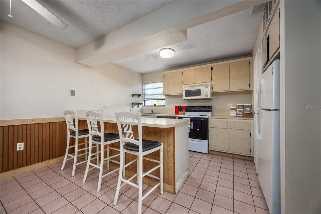 For Sale: $95,000 (2 beds, 1 baths, 876 Square Feet)