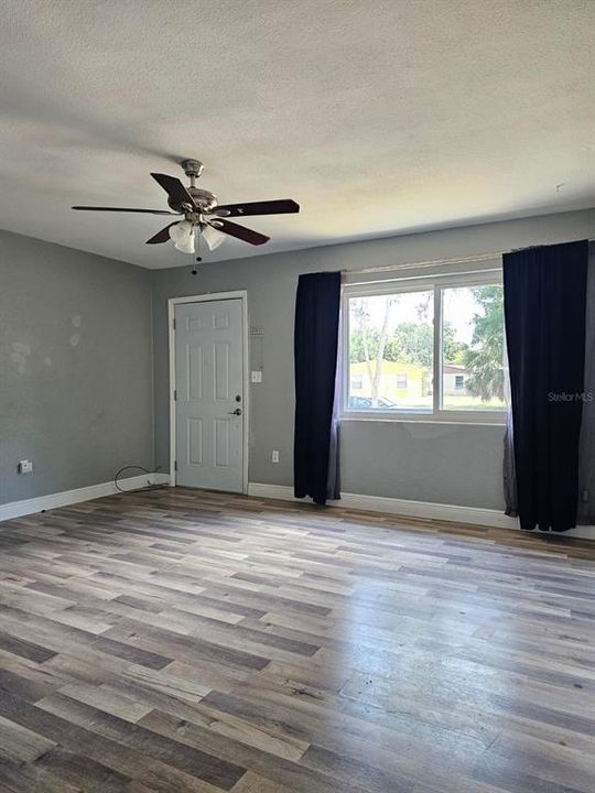 Active With Contract: $1,500 (2 beds, 1 baths, 720 Square Feet)