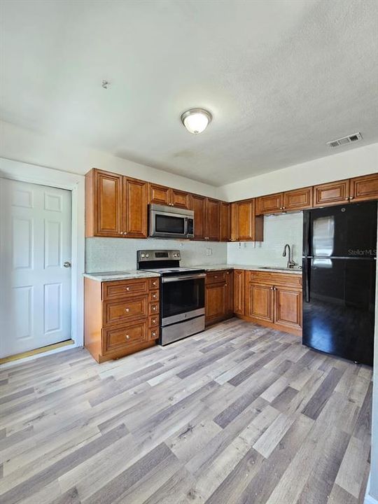 For Rent: $1,500 (2 beds, 1 baths, 720 Square Feet)