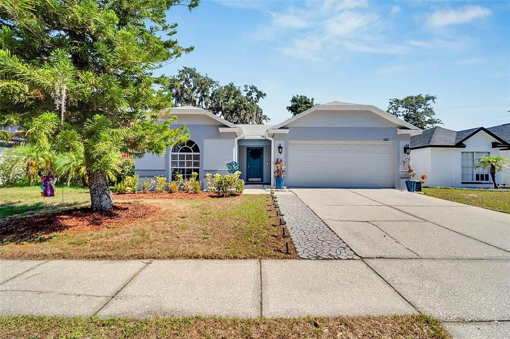 Active With Contract: $329,900 (3 beds, 2 baths, 1368 Square Feet)