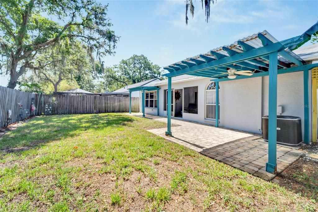 Active With Contract: $329,900 (3 beds, 2 baths, 1368 Square Feet)
