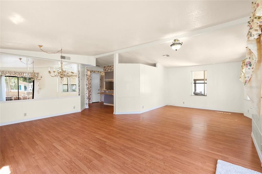 For Sale: $160,000 (2 beds, 2 baths, 1274 Square Feet)
