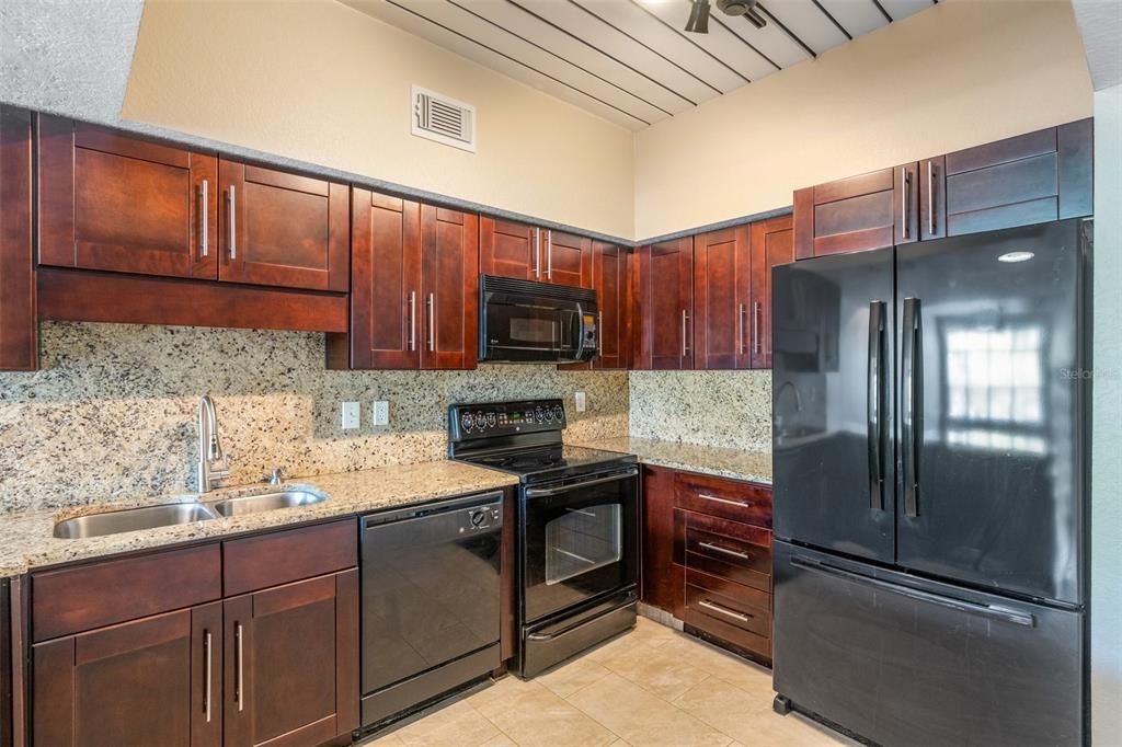 For Sale: $349,000 (1 beds, 1 baths, 789 Square Feet)