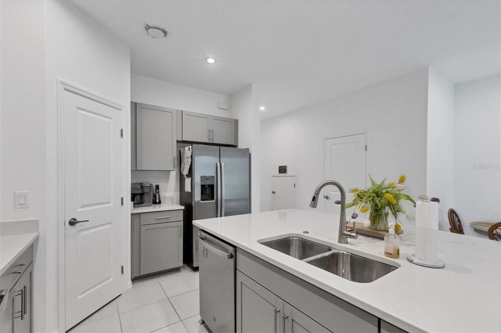 For Sale: $389,000 (3 beds, 2 baths, 1417 Square Feet)