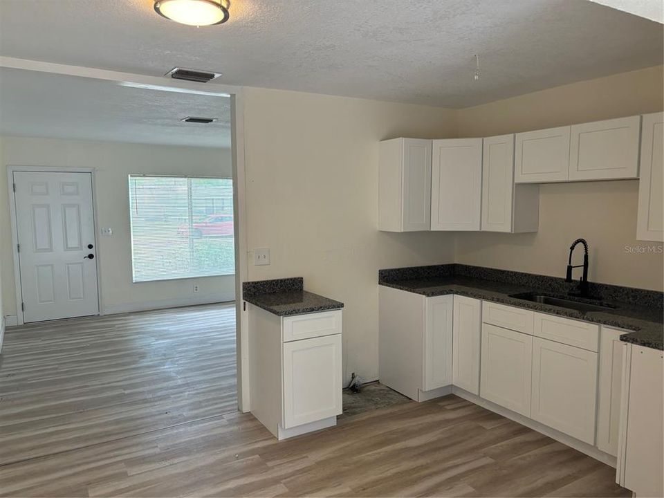 For Sale: $315,000 (3 beds, 1 baths, 1068 Square Feet)