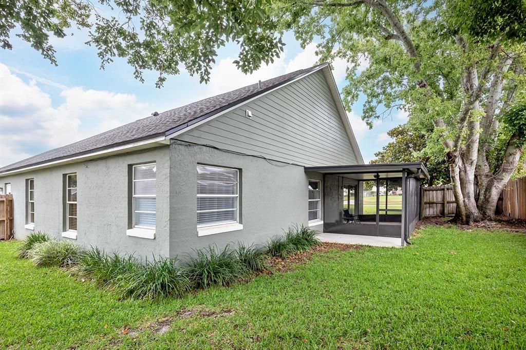 Active With Contract: $415,000 (3 beds, 2 baths, 1782 Square Feet)