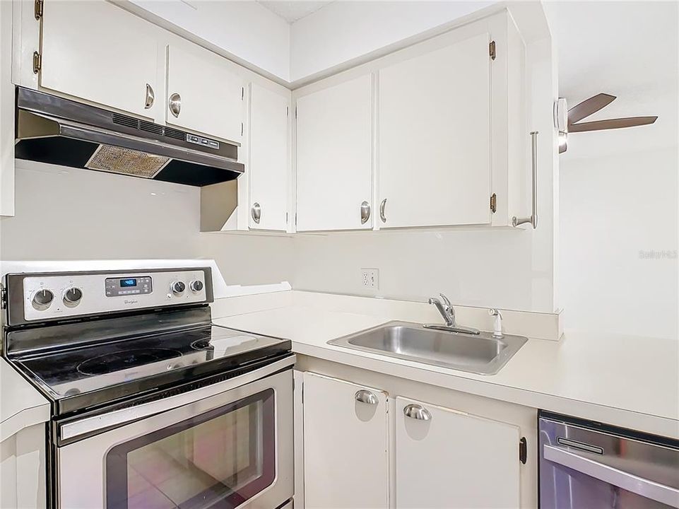 For Sale: $153,500 (1 beds, 1 baths, 675 Square Feet)