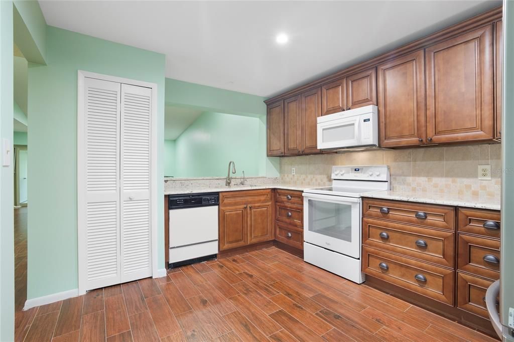 For Sale: $225,000 (2 beds, 2 baths, 1519 Square Feet)