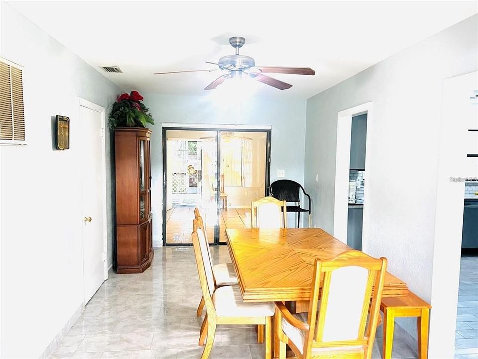 For Rent: $2,000 (3 beds, 2 baths, 1581 Square Feet)