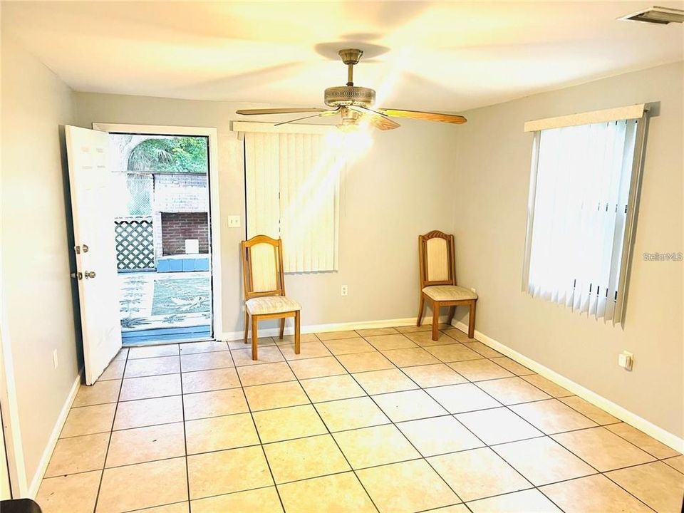 For Rent: $2,000 (3 beds, 2 baths, 1581 Square Feet)