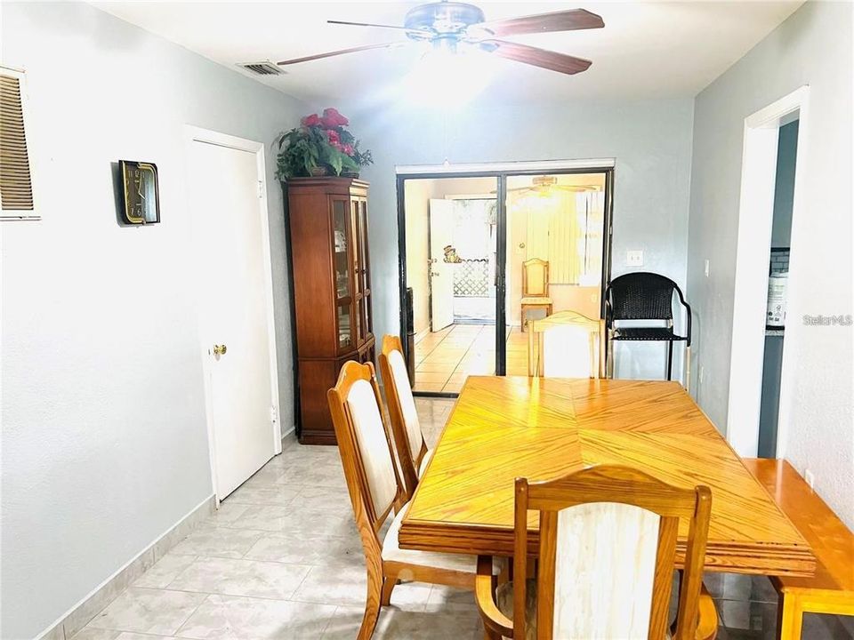 For Rent: $2,000 (3 beds, 2 baths, 1581 Square Feet)