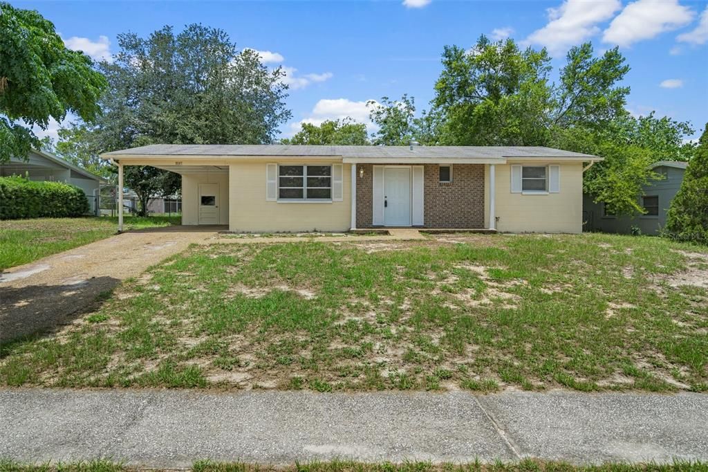 For Sale: $219,000 (2 beds, 1 baths, 880 Square Feet)