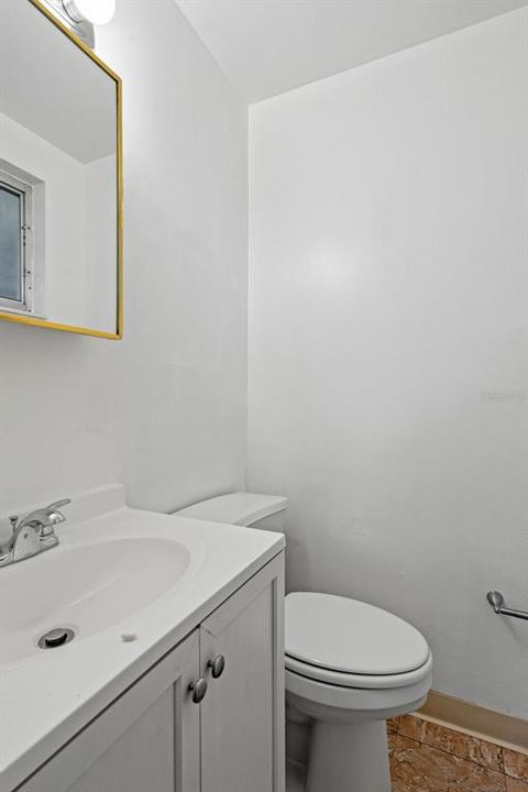 For Sale: $219,000 (2 beds, 1 baths, 880 Square Feet)