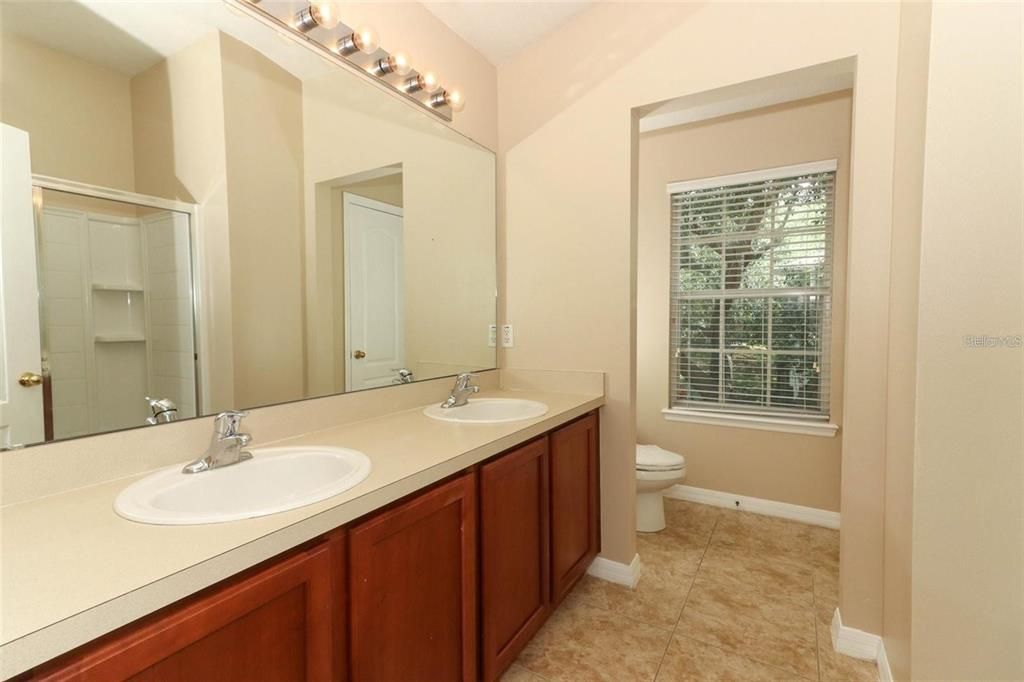 Active With Contract: $1,800 (3 beds, 2 baths, 1595 Square Feet)