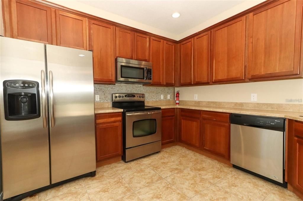 Active With Contract: $1,800 (3 beds, 2 baths, 1595 Square Feet)